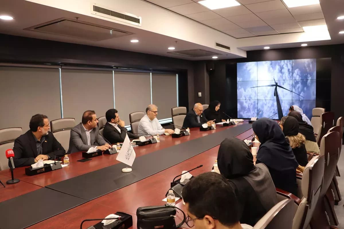 نشست خبری در فرابورس برای عرضه سهام منجیل 14