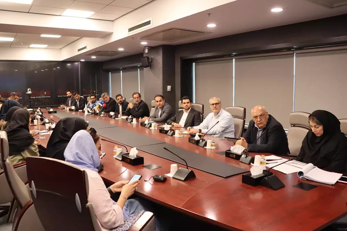 نشست خبری در فرابورس برای عرضه سهام منجیل 13