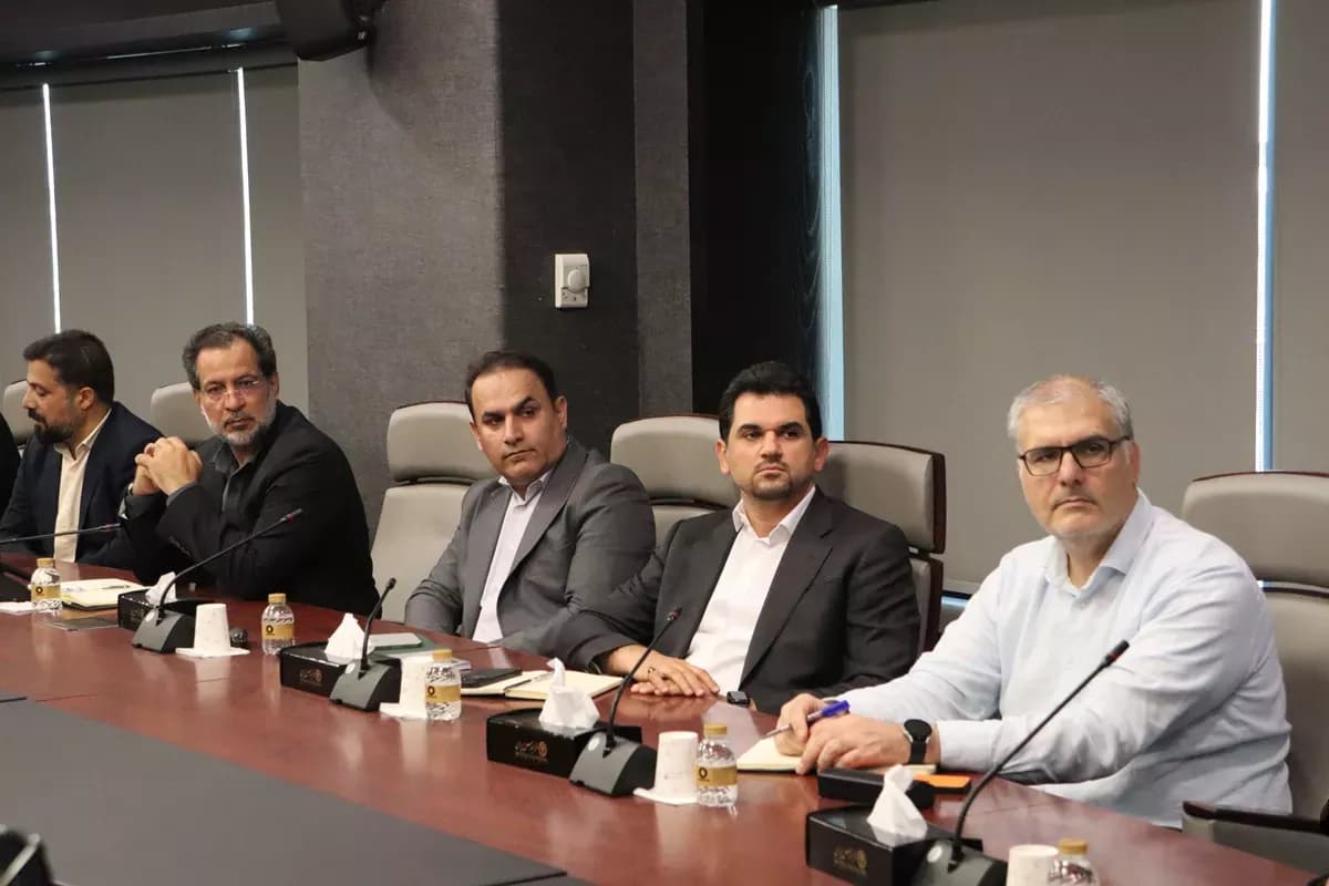 نشست خبری در فرابورس برای عرضه سهام منجیل 12
