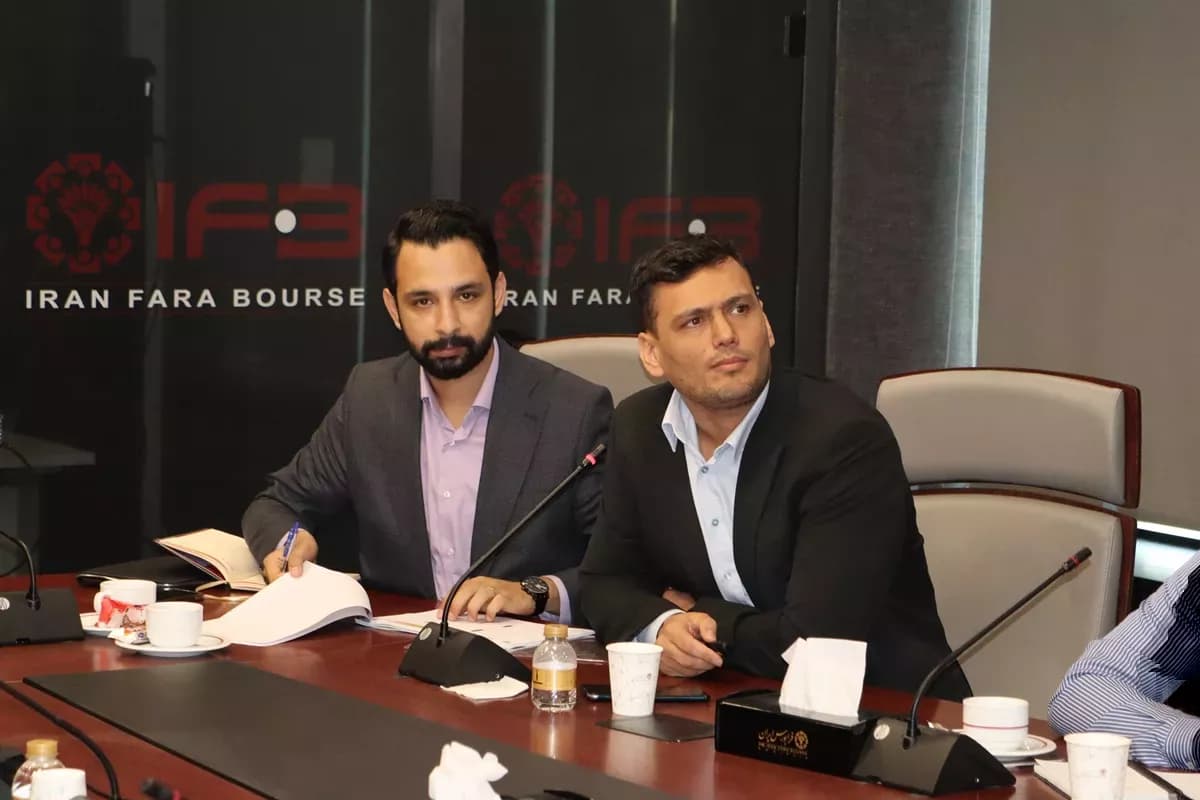 نشست خبری در فرابورس برای عرضه سهام منجیل 5