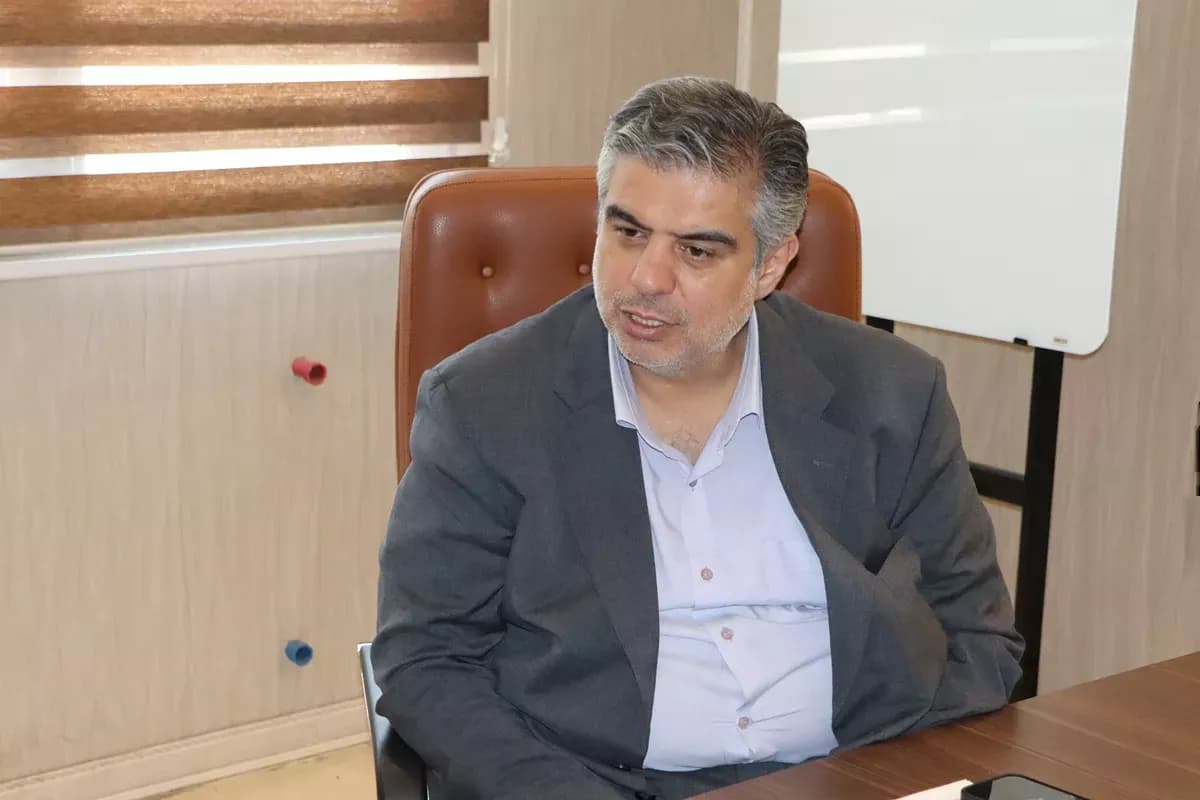 پیگیری تسریع در اجرای پروژههای نیروگاه خورشیدی امید تابان هور در استان مرکزی 3